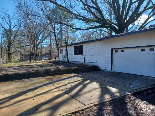 Building Photo - 14320 Short Pine Dr