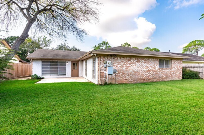 Building Photo - 9306 Sanford Rd