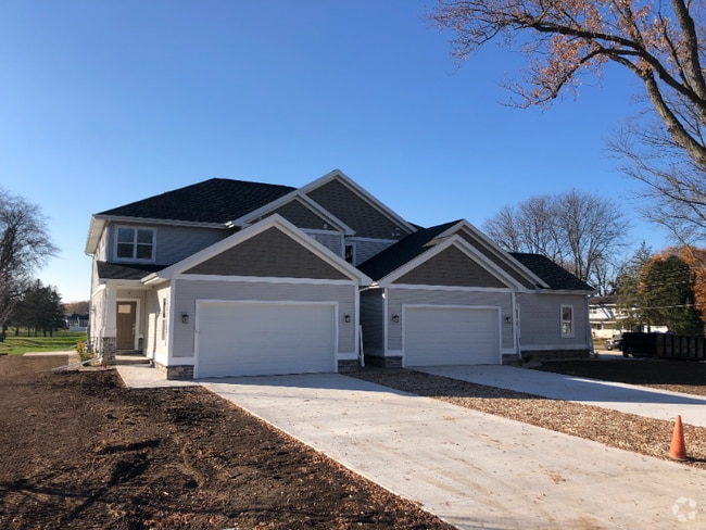 Building Photo - 4509 Golf Dr