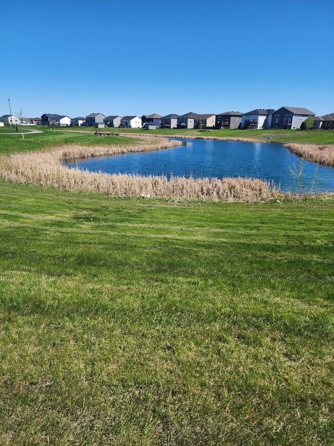 Building Photo - 3 Bed 2.5 Bath Single Family Home