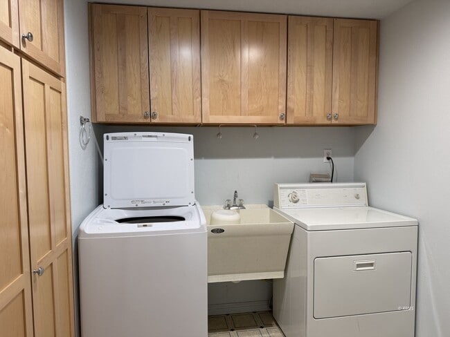 Building Photo - 1220 Monument Rd