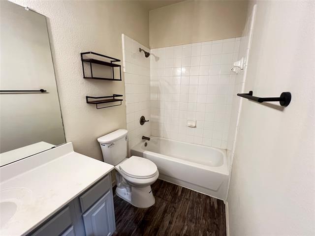 Building Photo - 7960 Glenway Dr