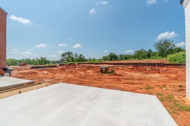 Building Photo - Minimalist Magic: 2-Bed Apartment Over Selah’s Creative District