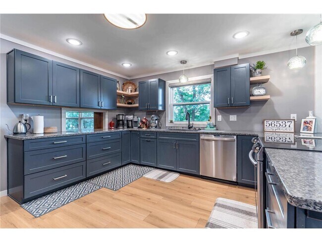 Building Photo - 1409 Hoot Lake Dr