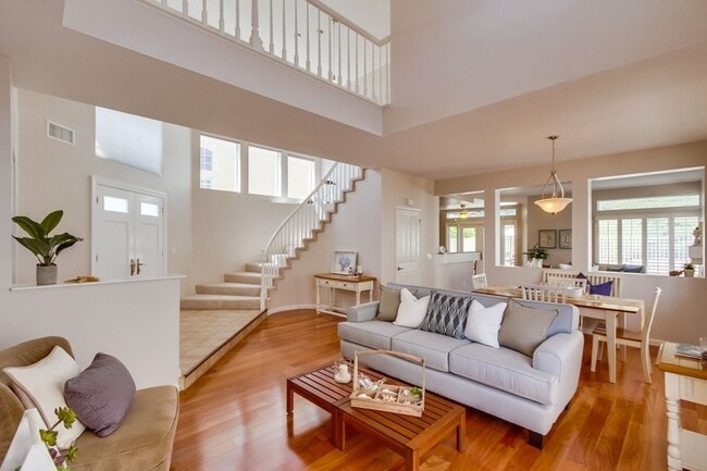Building Photo - Beautiful 4 Bedroom 2.5 Bath Home in Tierr...