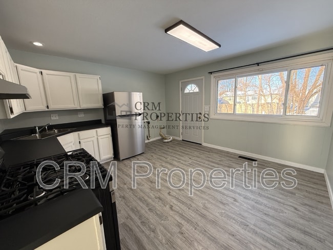 Building Photo - 806 Maumee Dr