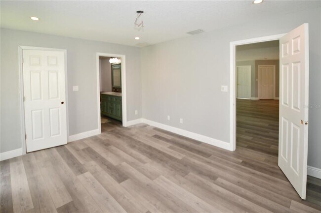 Building Photo - 6690 Burning Tree Dr