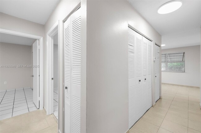 Building Photo - 85 W 24th St