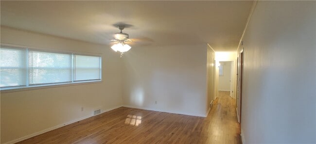 Building Photo - 1350 N Kings Dr