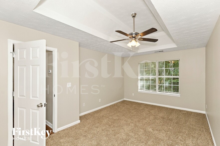 Building Photo - 2896 Two Lakes Cir