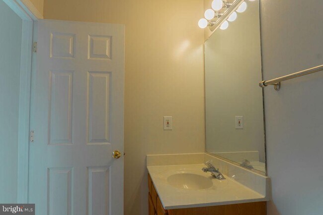 Building Photo - 9836 Plaza View Way