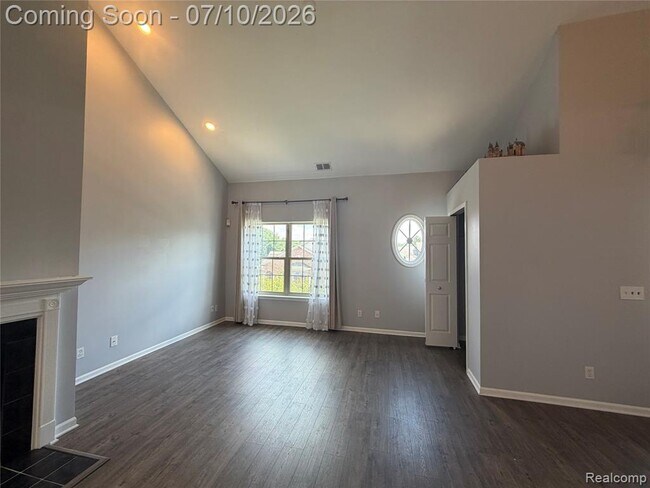 Building Photo - 29415 Glen Oaks Blvd E