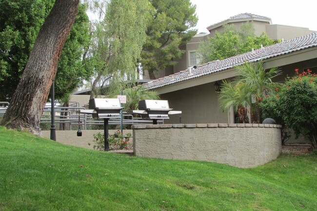 Building Photo - 1720 E Thunderbird Rd