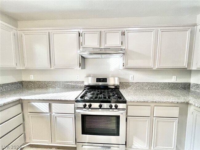 Building Photo - 1705 Encarta St