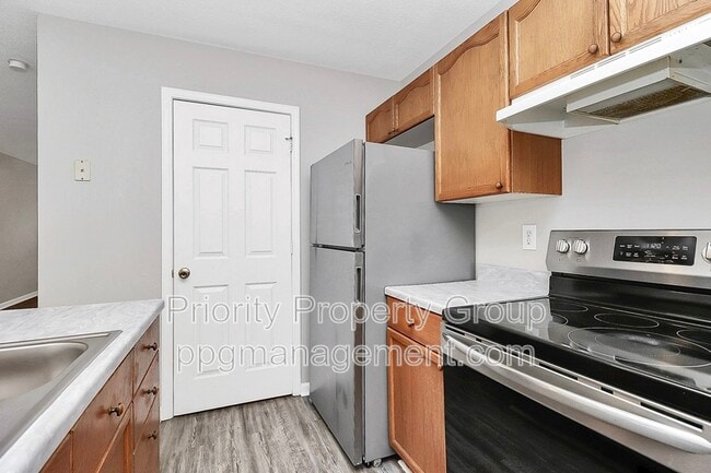 Building Photo - 9365 Glenwater Dr