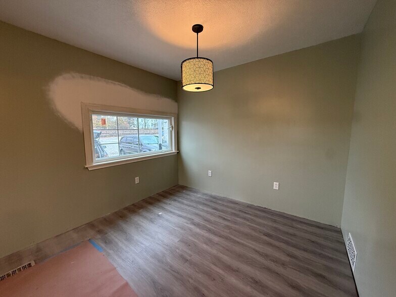 Building Photo - 412 Depot St