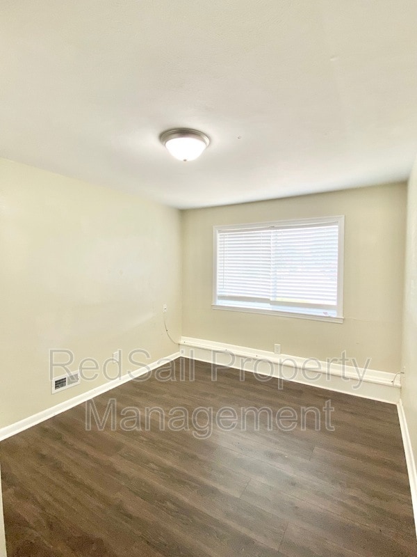 Building Photo - 37 Pennwood Dr