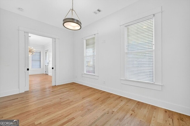 Building Photo - 523 Irwin St NE