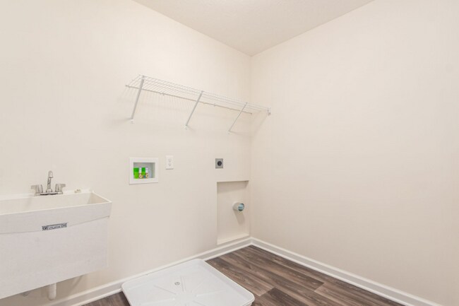 Building Photo - 317 Raccoon Ave