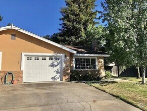 Building Photo - Charming 2 Bed 2 Bath Duplex in Rocklin!