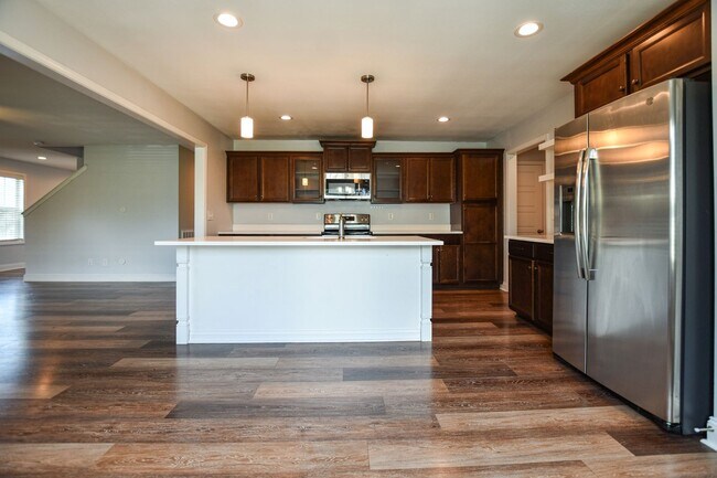 Building Photo - Pet Friendly Four Bedroom!