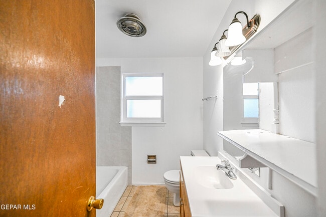 Building Photo - 5520 Edinburg Dr