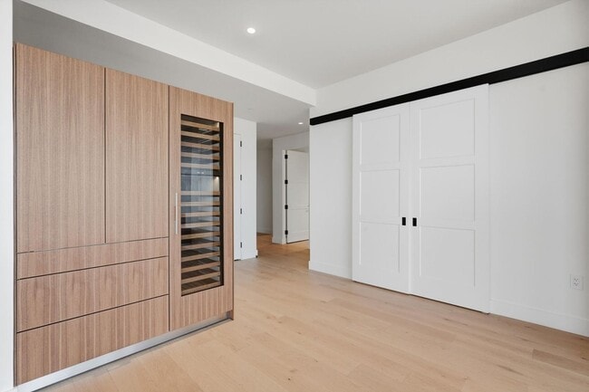 Building Photo - 4849 N Camelback Rdg Dr