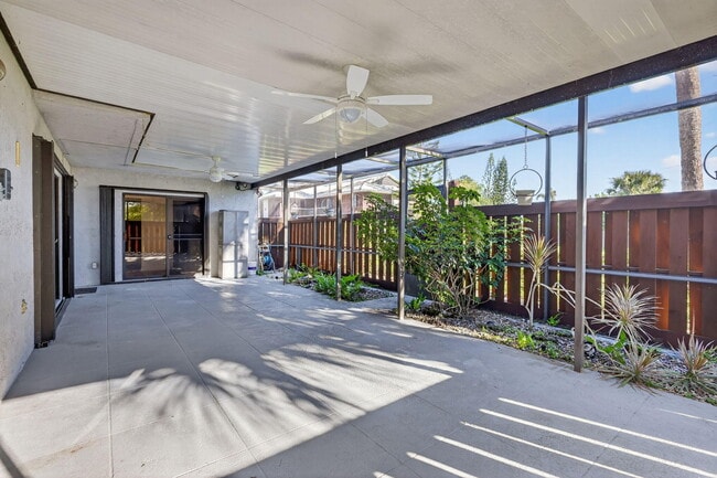 Building Photo - 3004 SE Round Table Dr