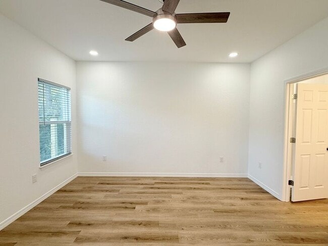 Building Photo - 3384 Hudson Bend