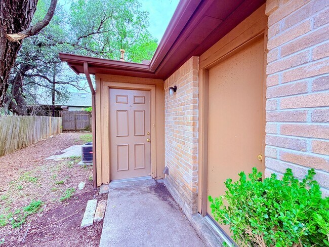 Building Photo - Columbia Oaks