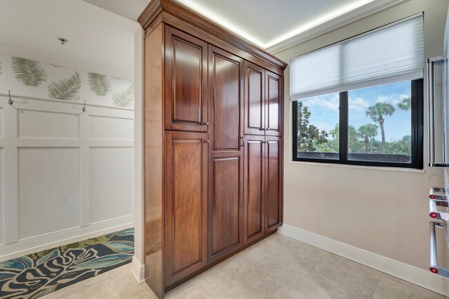 Building Photo - 101 S Seas Dr