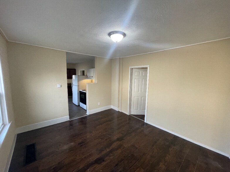 Building Photo - 119 E 32nd St