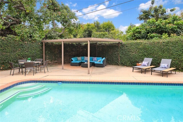 Building Photo - 1647 N Santa Anita Ave