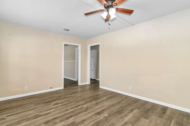 Building Photo - Cozy 2 Bedroom 1 Bath Duplex in Cleburne T...