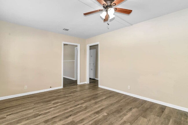 Building Photo - Cozy 2 Bedroom 1 Bath Duplex in Cleburne TX. 50% off One Month’s Rent!
