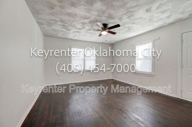 Building Photo - 4913 N Willow Ave