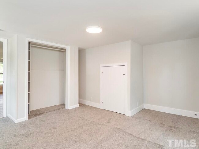 Building Photo - 234 Hatch St