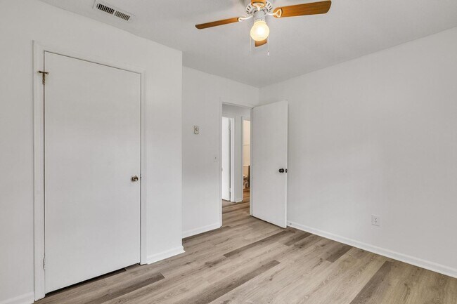 Building Photo - Castle Hayne Home for Rent!