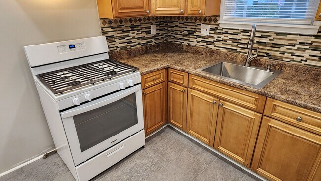 Building Photo - Three Bedroom Single Family Home in Olean NY! Remodeled and in Beautiful, Clean, and Move in Read...