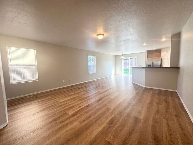 Building Photo - Beautiful Single Level- 3 Bed 2 Bath - Pet...
