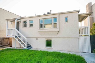 Building Photo - 1419 S Curson Ave