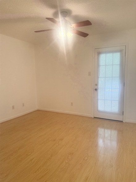 Building Photo - 11201 Lynbrook Dr