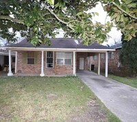 Building Photo - 3 bedrooms 1 bath $1100 per month  Section...