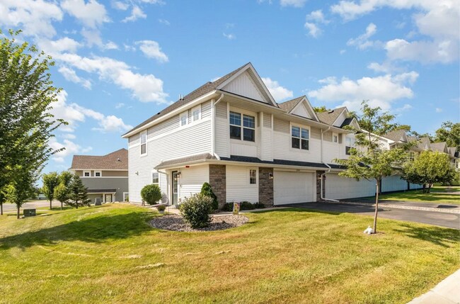 Building Photo - Luxury 3-Bed, 3-Bath Townhome in Prior Lake for $2,890/month!