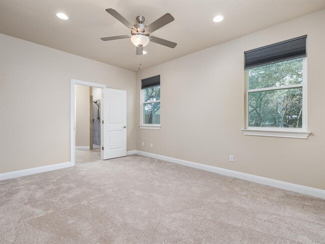 Building Photo - 904 Central Blvd