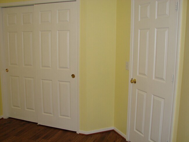 Building Photo - 2910 Blue Dawn Dr