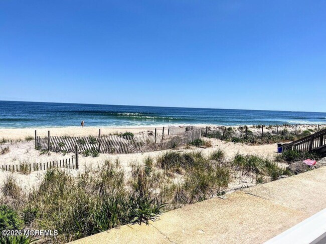 Building Photo - 1187 E Ocean Ave