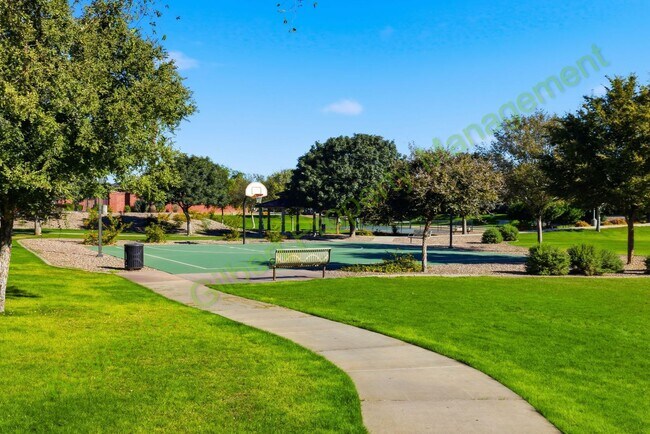 Building Photo - Charming 3-bed/3bath Gilbert Corner Lot Ho...