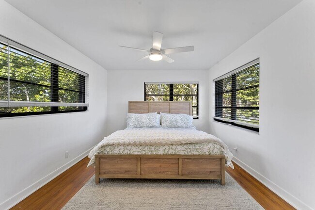 Building Photo - 150 Lucina Dr