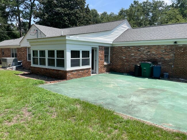 Building Photo - 1516 Highland Park Dr